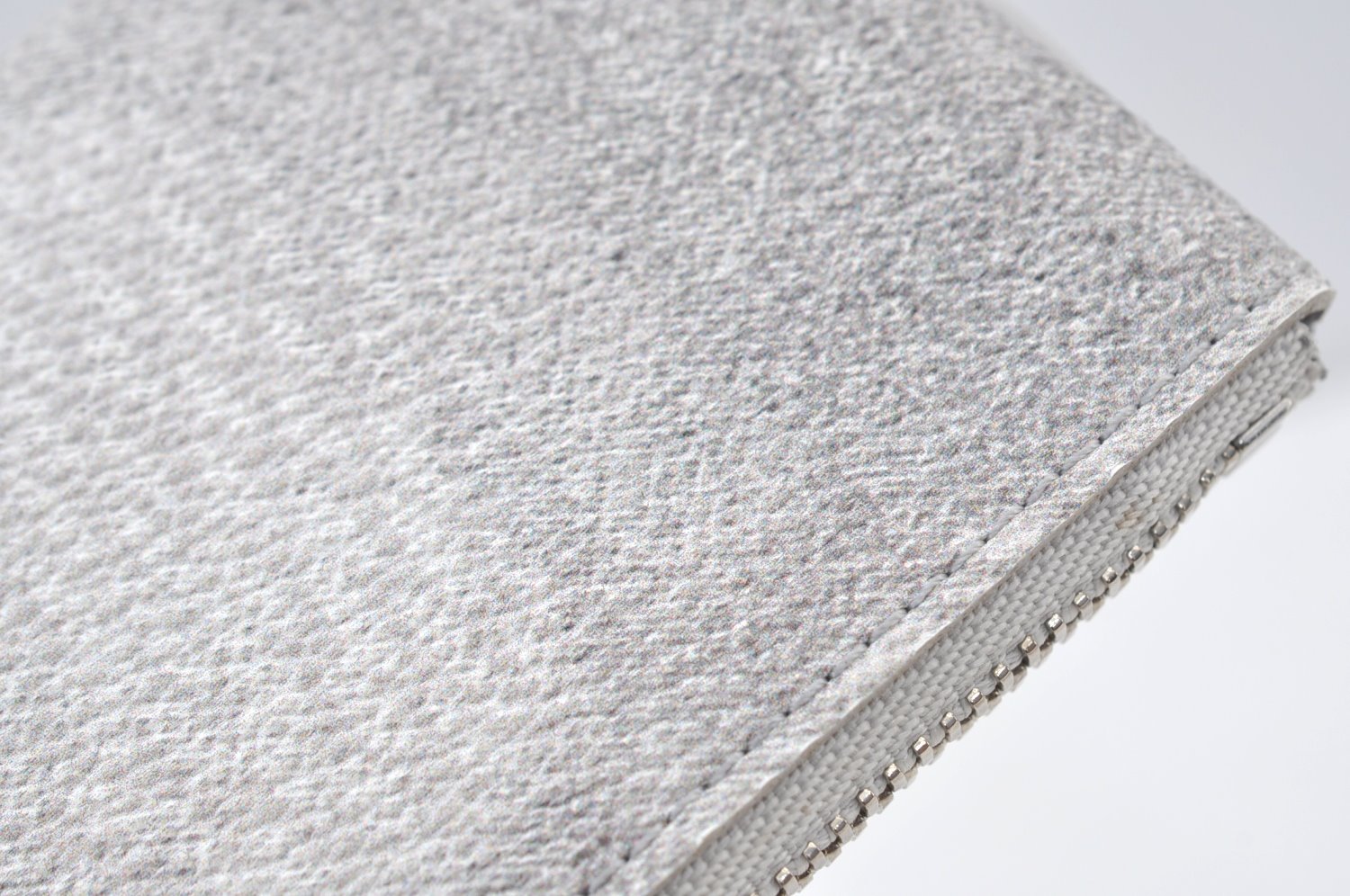 Authentic Louis Vuitton Damier Salt Trio Messenger Pouch Purse Gray LV K7396