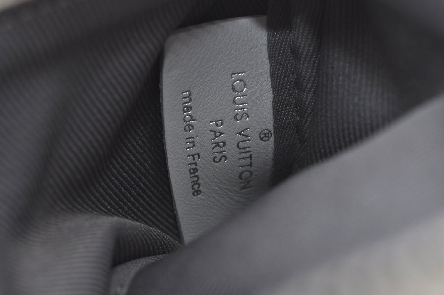 Authentic Louis Vuitton Damier Salt Trio Messenger Pouch Purse Gray LV K7396