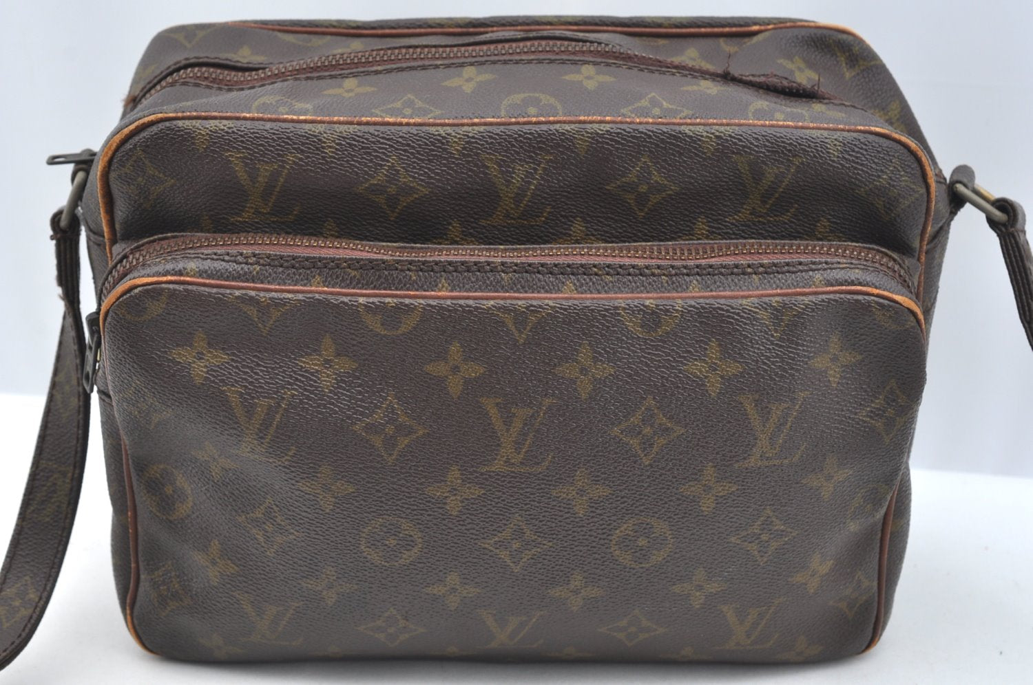 Authentic Louis Vuitton Monogram Nile Shoulder Cross Body Bag Old Model LV K7458