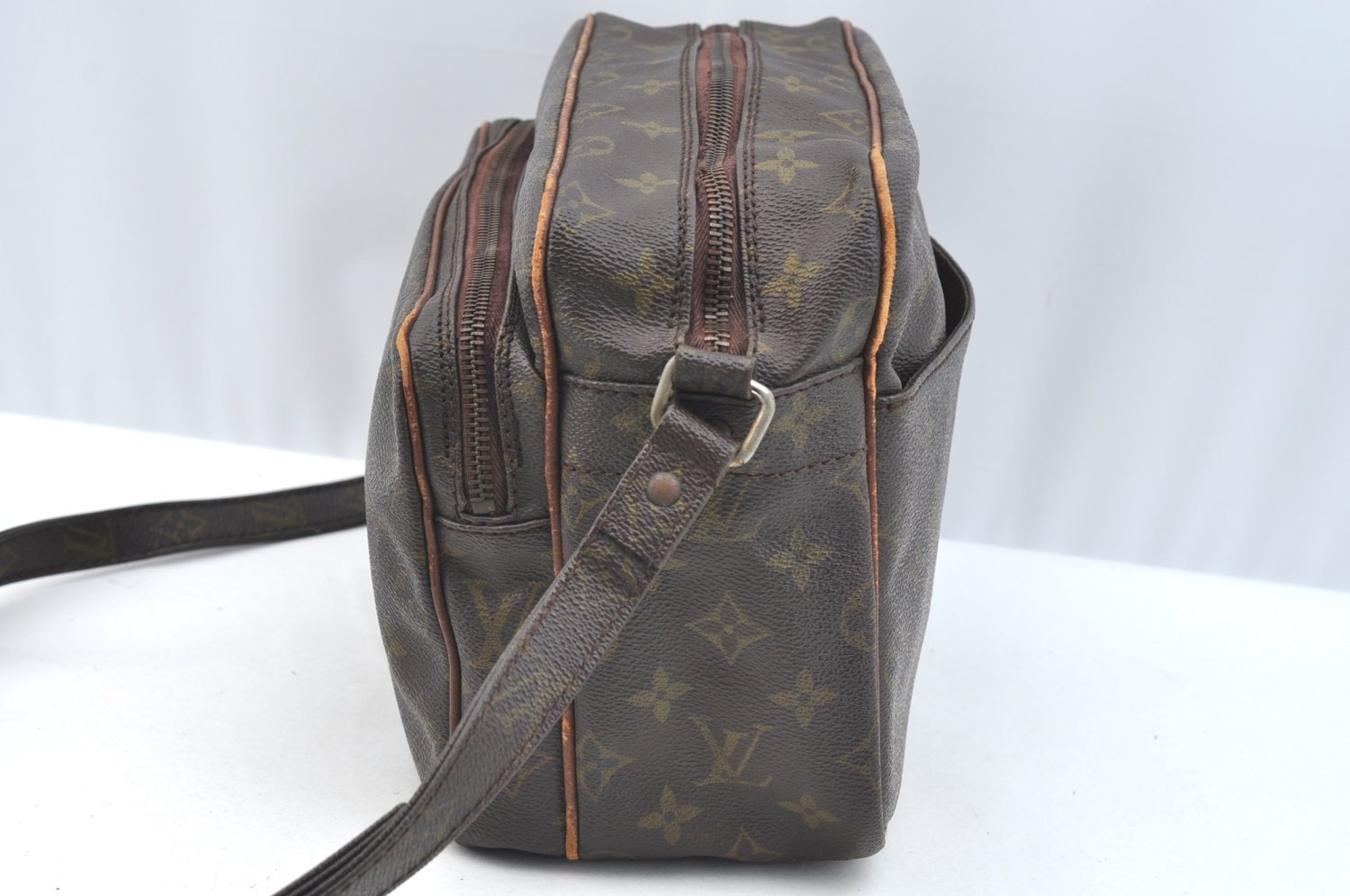 Authentic Louis Vuitton Monogram Nile Shoulder Cross Body Bag Old Model LV K7458