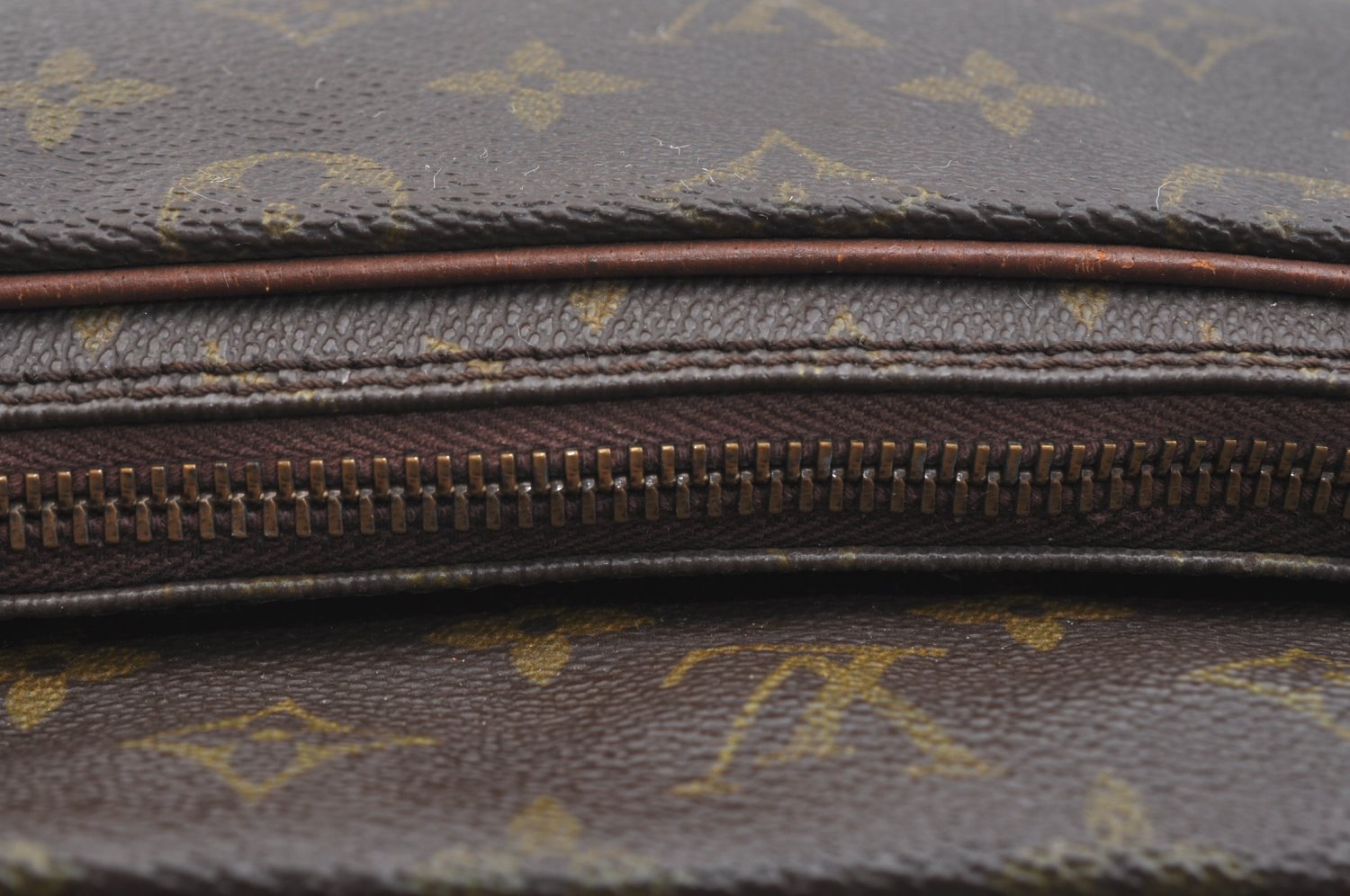 Authentic Louis Vuitton Monogram Nile Shoulder Cross Body Bag Old Model LV K7458