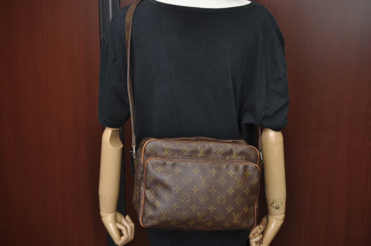 Authentic Louis Vuitton Monogram Nile Shoulder Cross Body Bag Old Model LV K7458