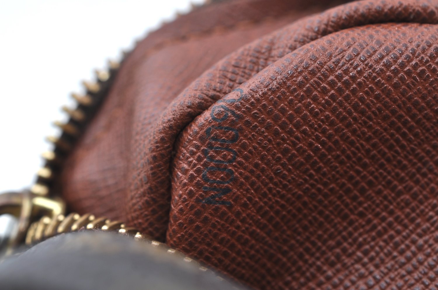 Authentic Louis Vuitton Monogram Nile Shoulder Cross Body Bag M45244 LV K7613