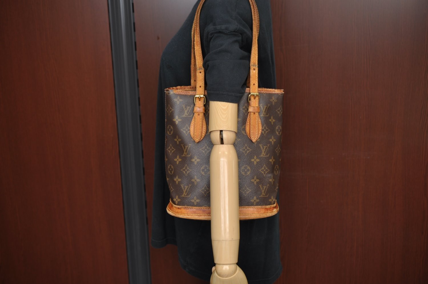 Authentic Louis Vuitton Monogram Bucket PM Shoulder Tote Bag M42238 LV K7624