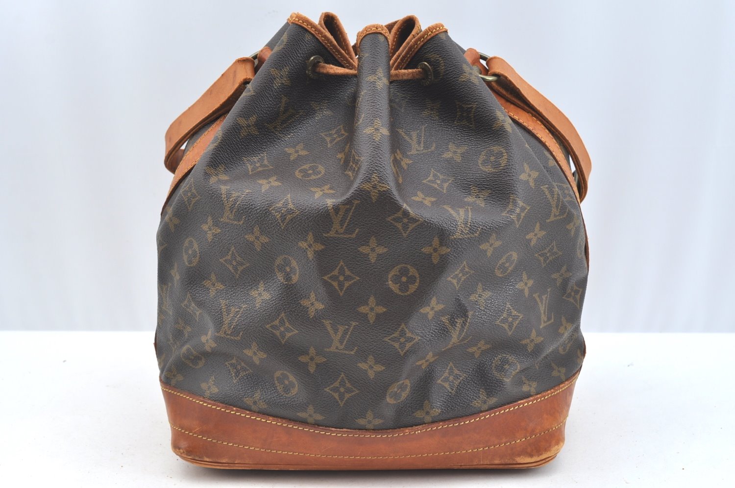 Authentic Louis Vuitton Monogram Noe Shoulder Drawstring Bag M42224 LV K7660