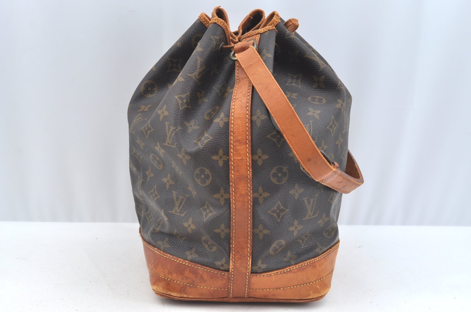 Authentic Louis Vuitton Monogram Noe Shoulder Drawstring Bag M42224 LV K7660