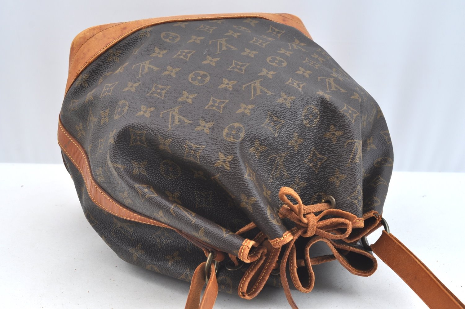 Authentic Louis Vuitton Monogram Noe Shoulder Drawstring Bag M42224 LV K7660