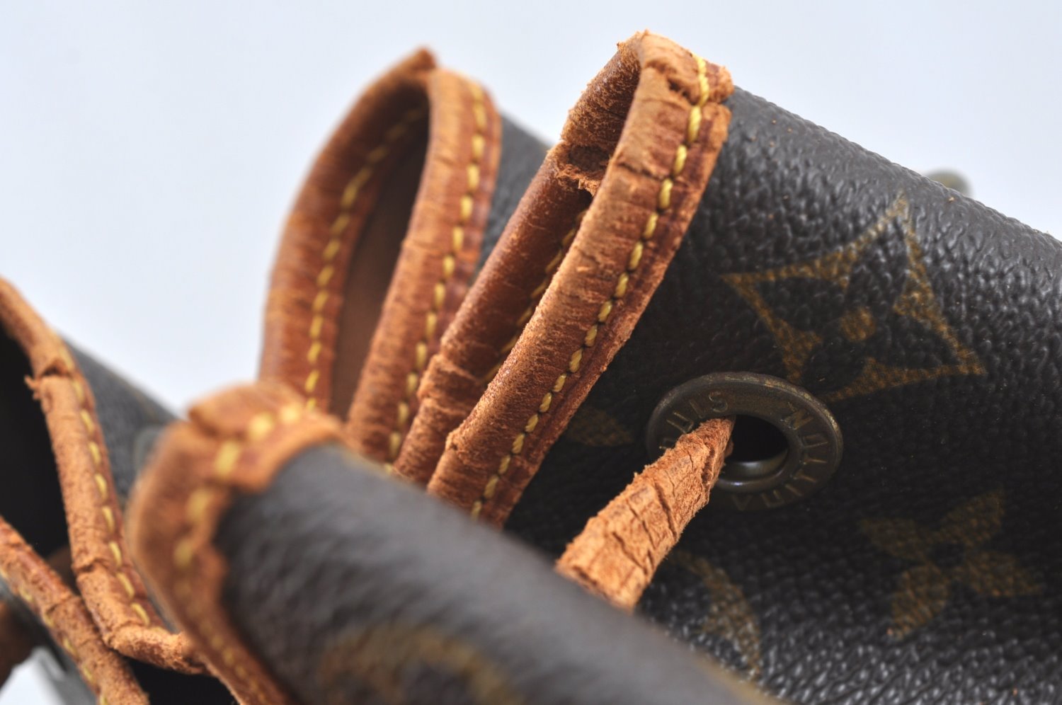 Authentic Louis Vuitton Monogram Noe Shoulder Drawstring Bag M42224 LV K7660