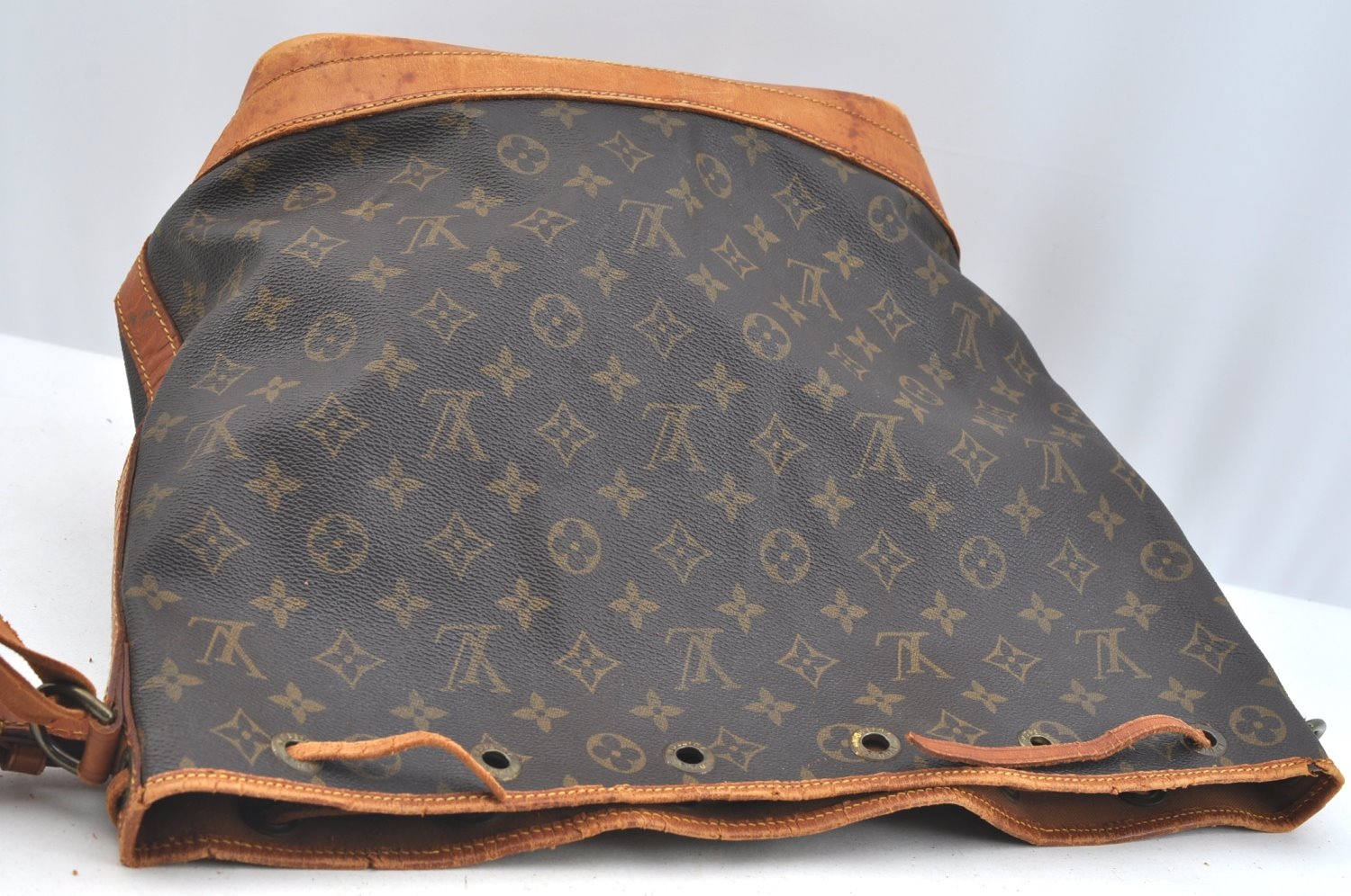 Authentic Louis Vuitton Monogram Noe Shoulder Drawstring Bag M42224 LV K7660