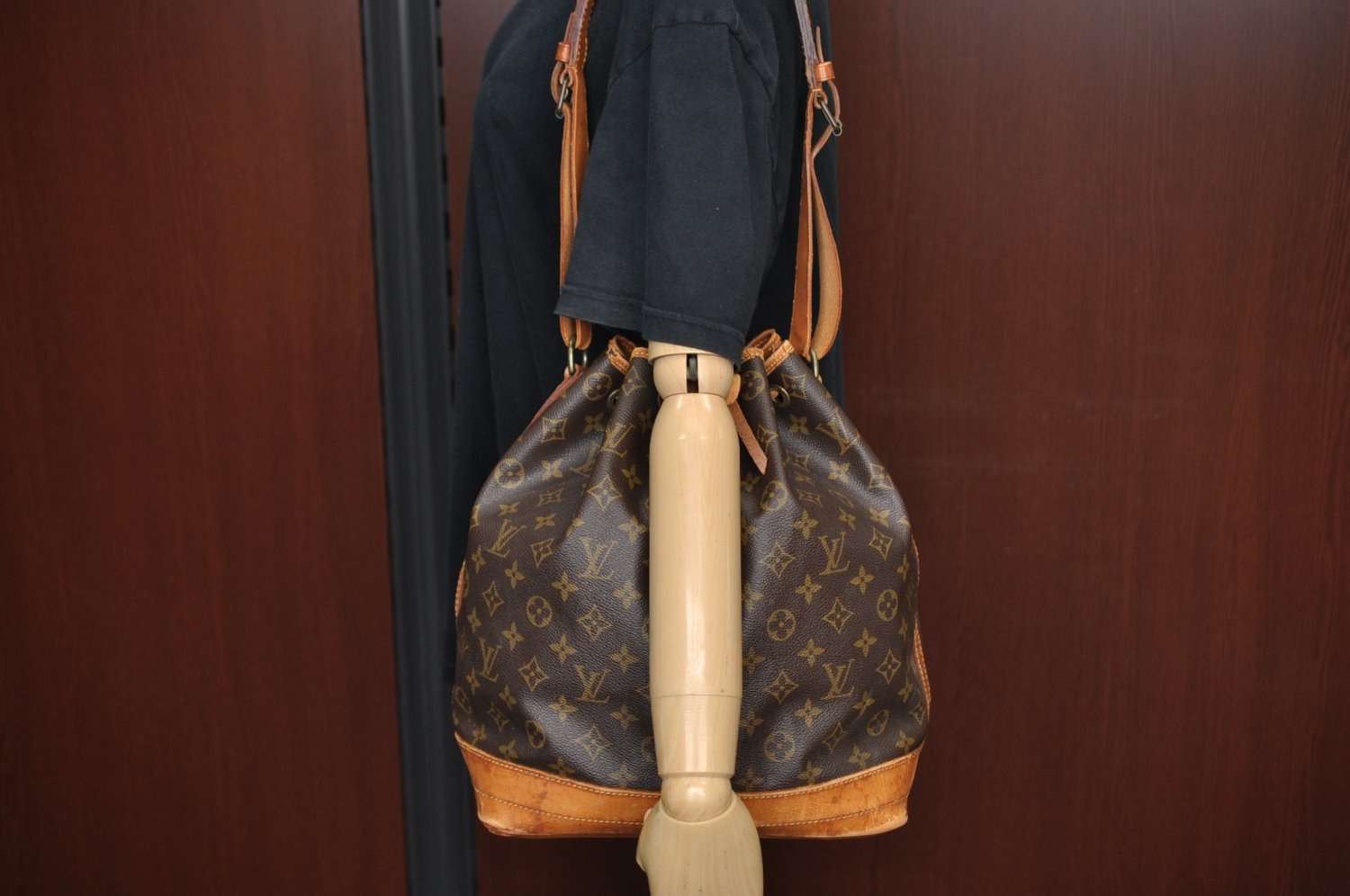 Authentic Louis Vuitton Monogram Noe Shoulder Drawstring Bag M42224 LV K7660