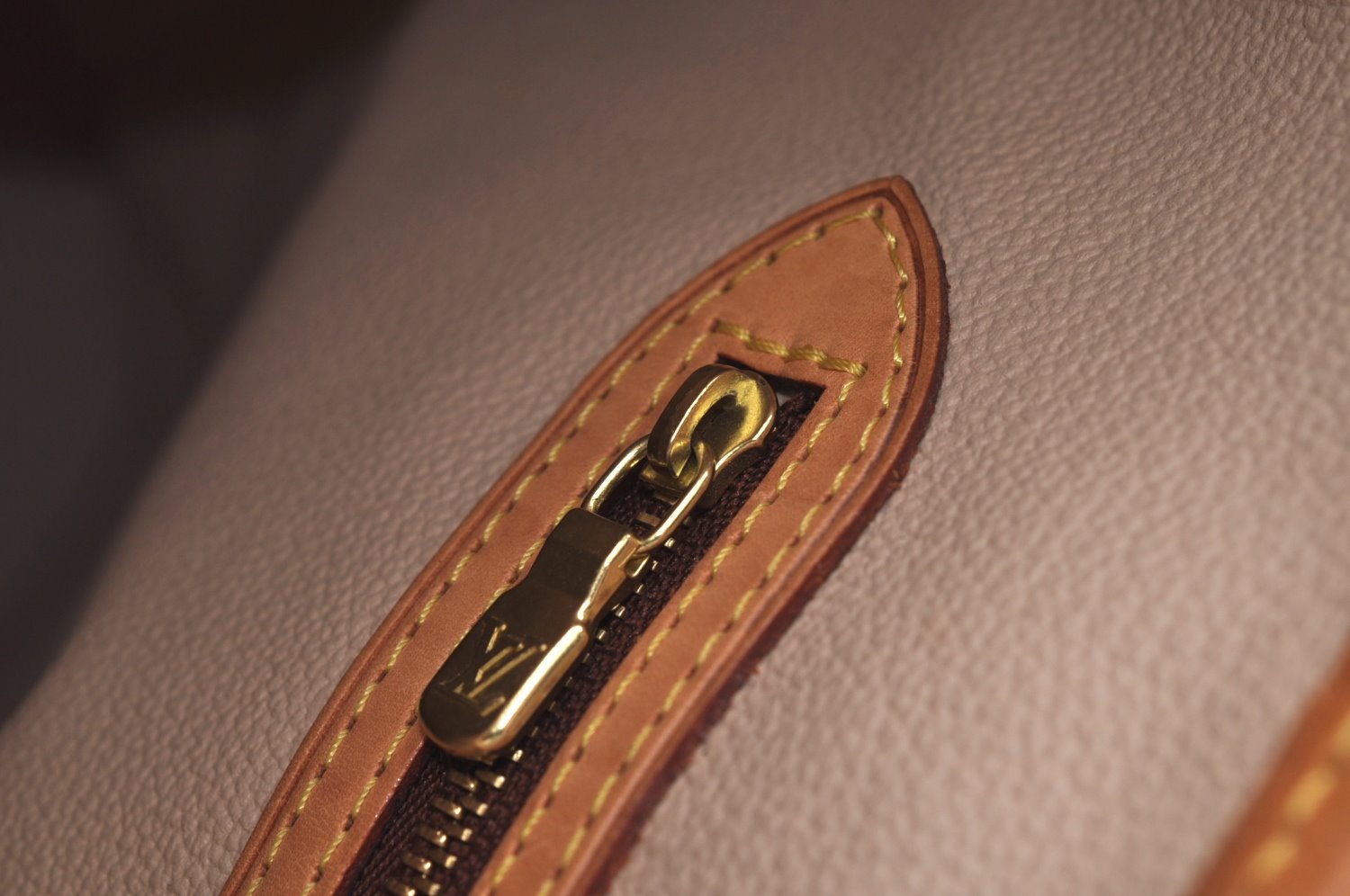 Authentic Louis Vuitton Monogram Bucket GM Shoulder Tote Bag M42236 LV K7672