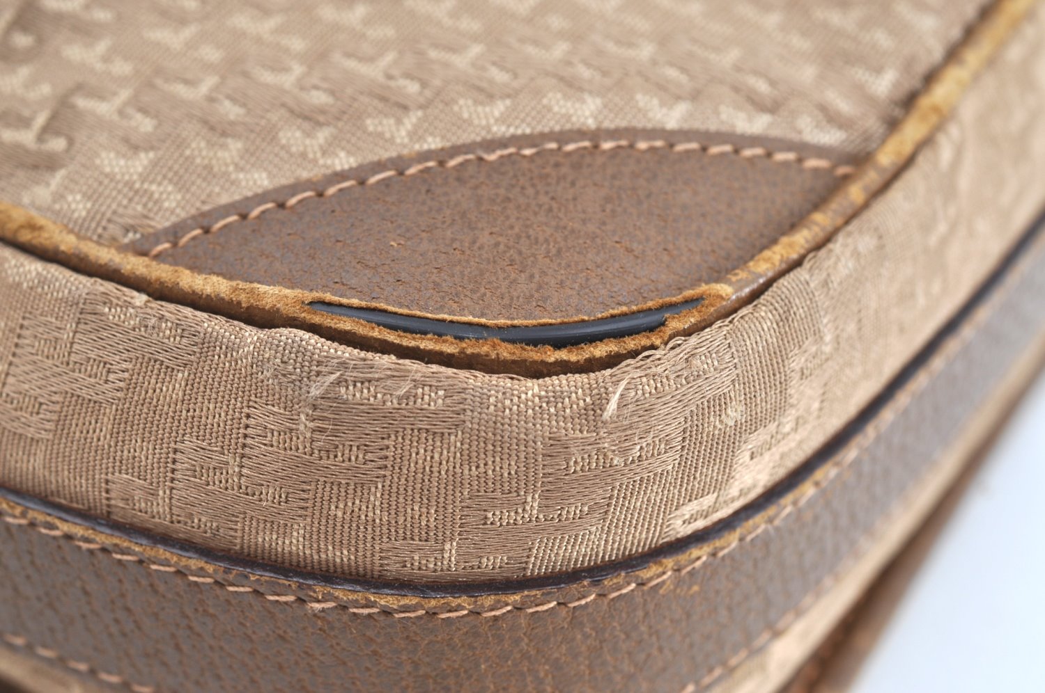 Authentic GUCCI Vintage Shoulder Cross Body Bag Purse Canvas Leather Beige K7685