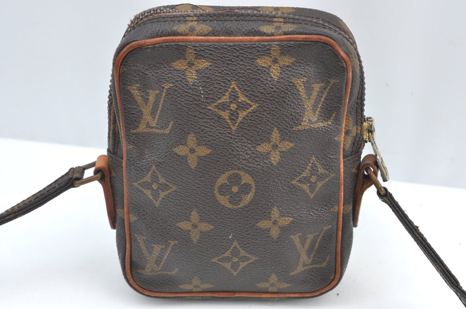 Auth Louis Vuitton Monogram Mini Poche Danube Shoulder Cross Bag M45268 LV K7737