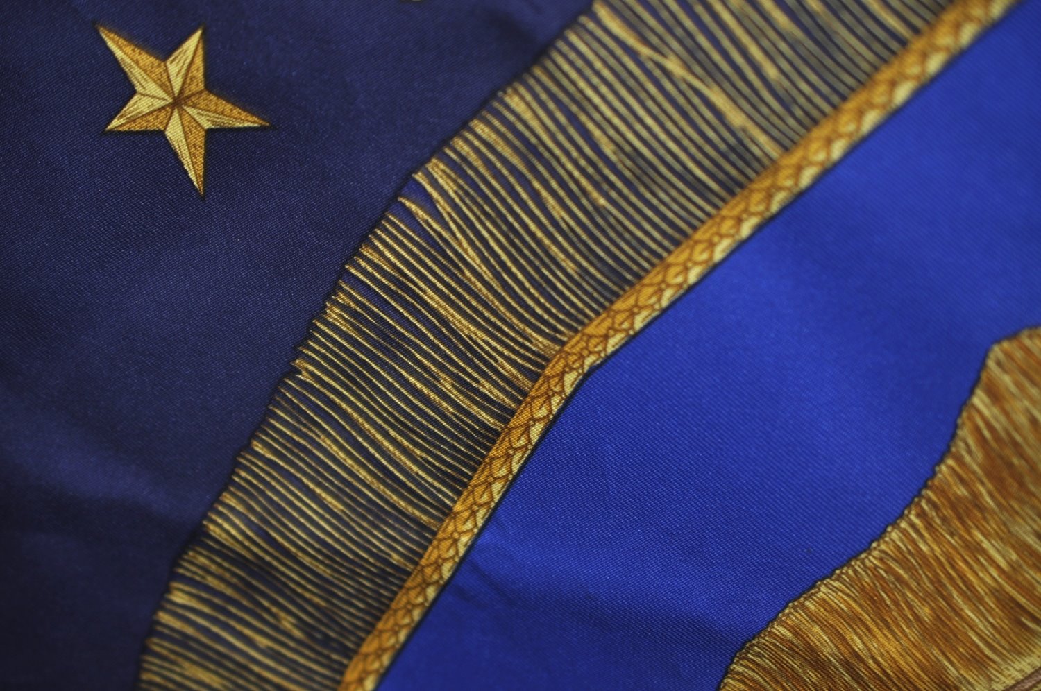 Authentic HERMES Carre 90 Scarf 