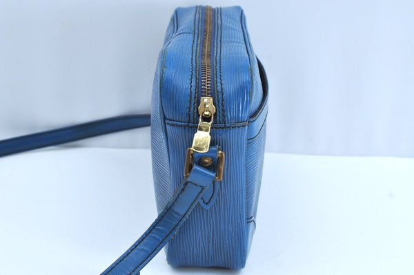 Authentic Louis Vuitton Epi Trocadero 24 Blue Shoulder Bag LV K7802