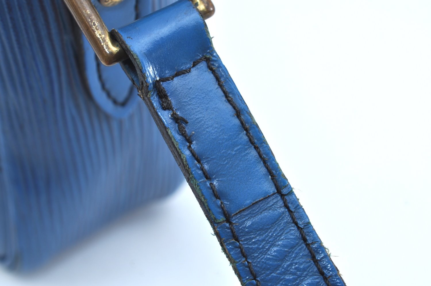 Authentic Louis Vuitton Epi Trocadero 24 Blue Shoulder Bag LV K7802