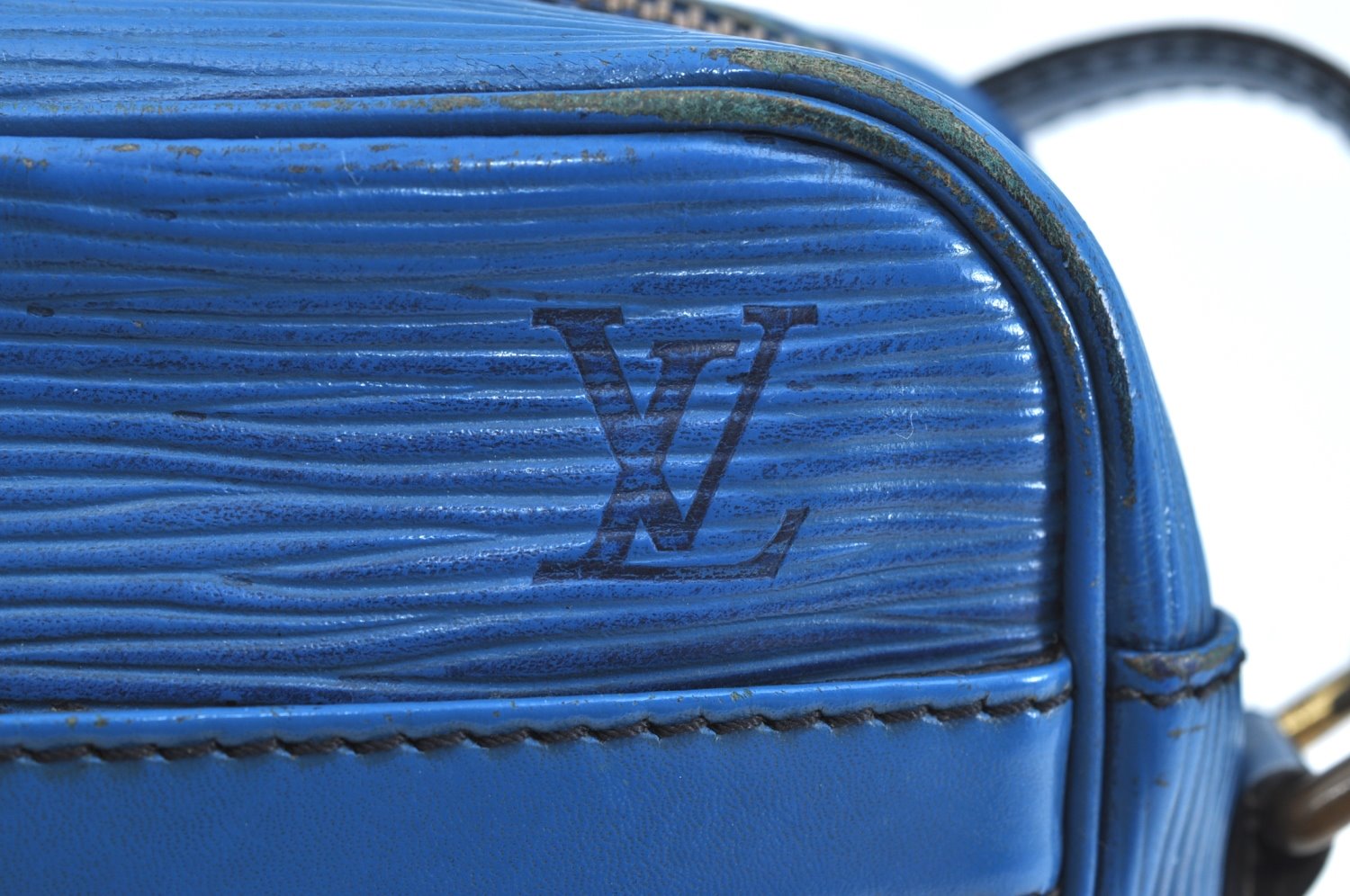 Authentic Louis Vuitton Epi Trocadero 24 Blue Shoulder Bag LV K7802