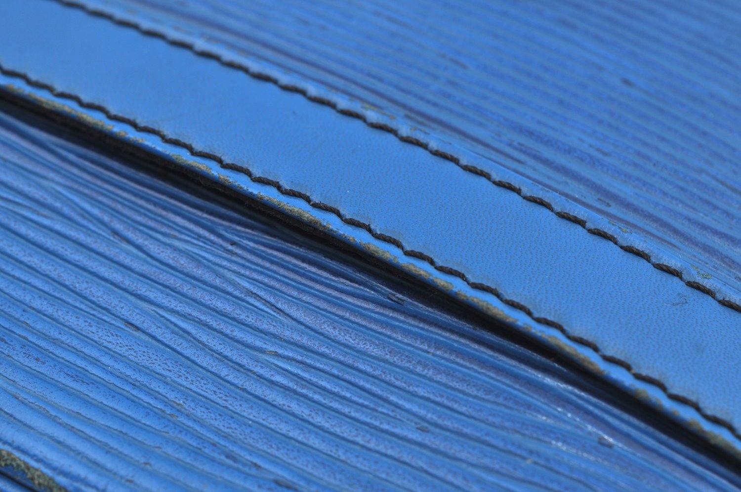 Authentic Louis Vuitton Epi Trocadero 24 Blue Shoulder Bag LV K7802