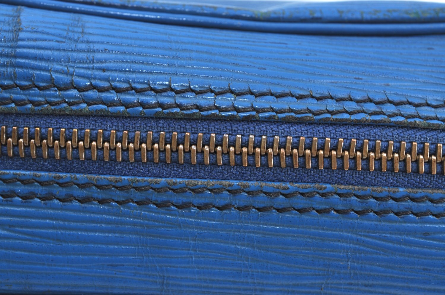 Authentic Louis Vuitton Epi Trocadero 24 Blue Shoulder Bag LV K7802