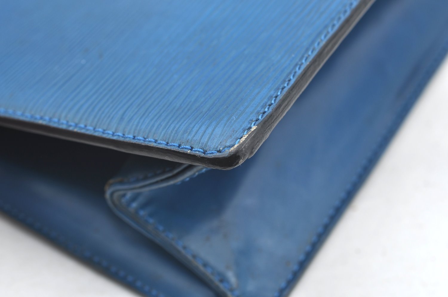 Authentic Louis Vuitton Epi Trousse Crete Clutch Bag Blue M48405 LV K7879