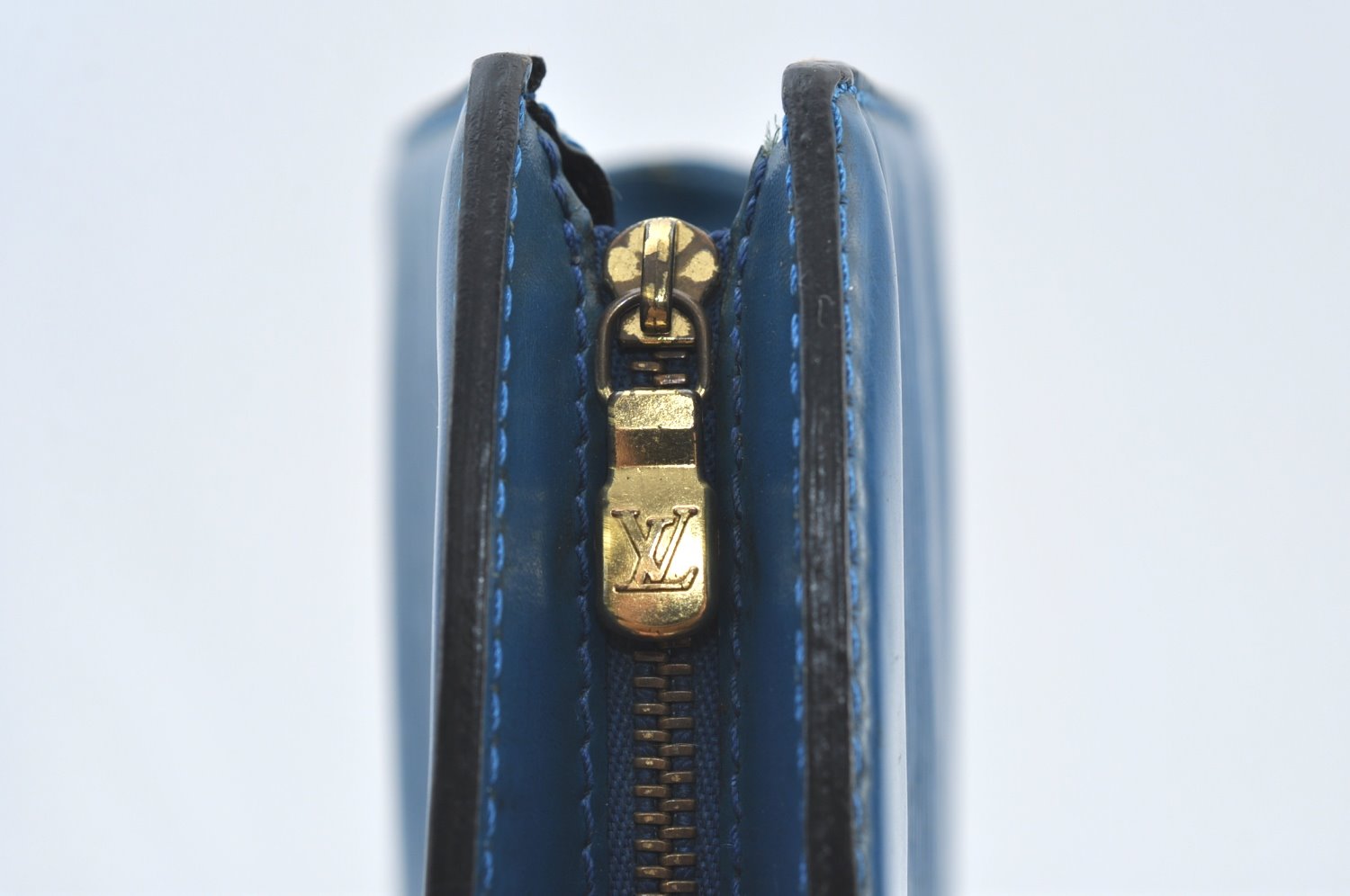 Authentic Louis Vuitton Epi Trousse Crete Clutch Bag Blue M48405 LV K7879