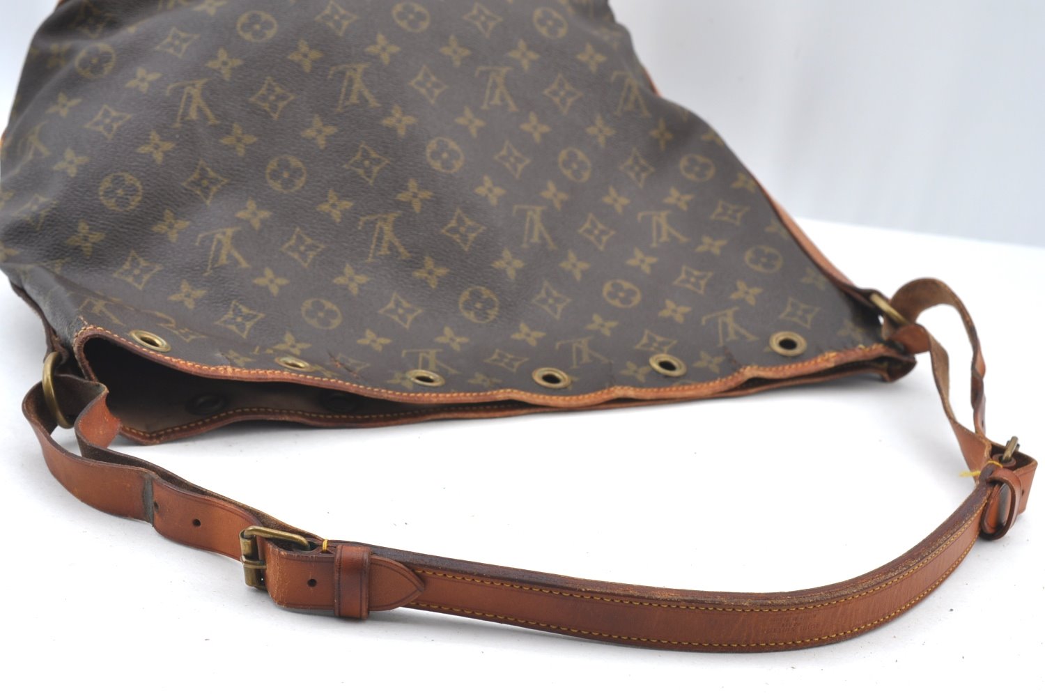Authentic Louis Vuitton Monogram Noe Shoulder Drawstring Bag Old Model LV K7939
