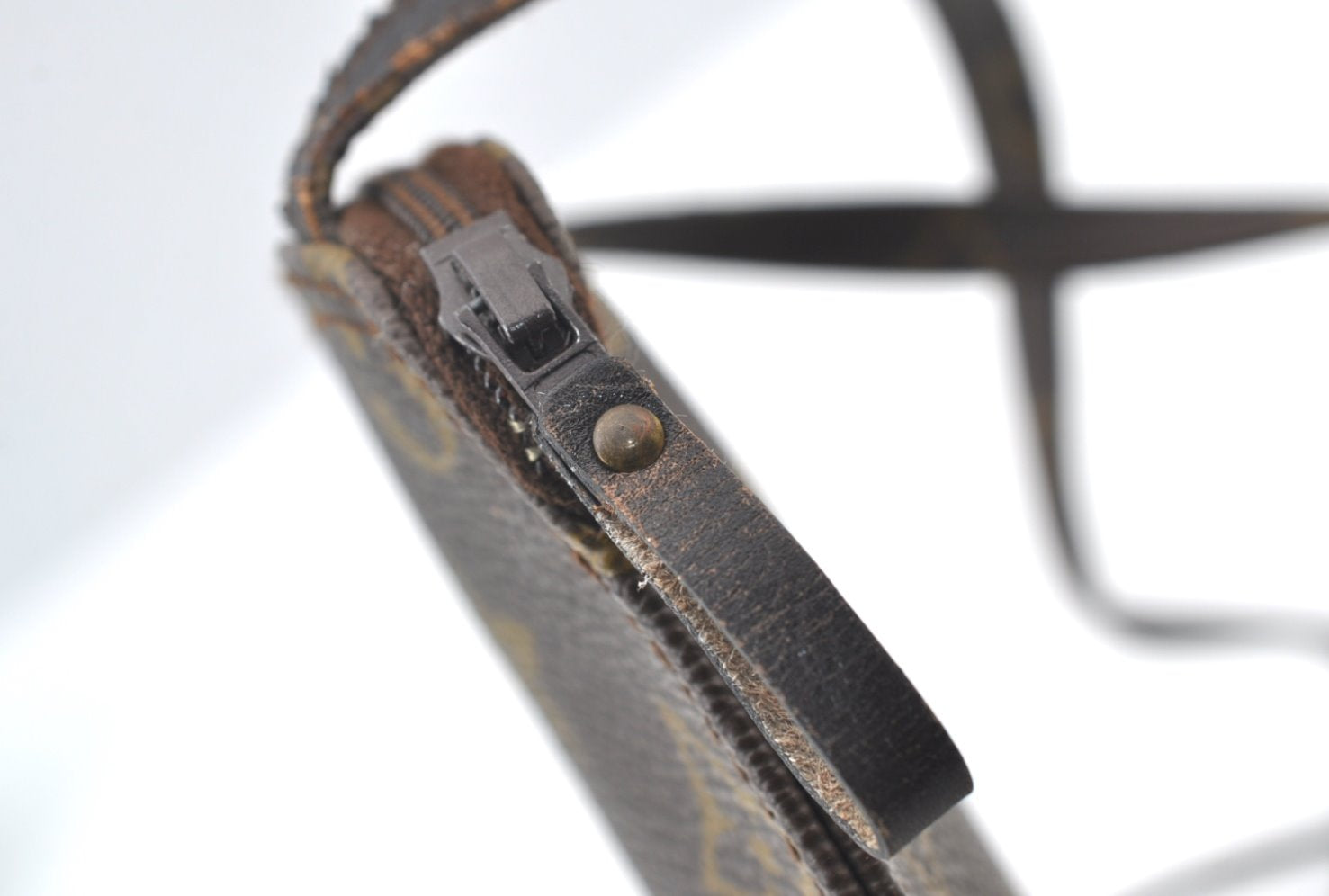 Authentic Louis Vuitton Monogram Pochette Secret Shoulder Bag Old Model K8054