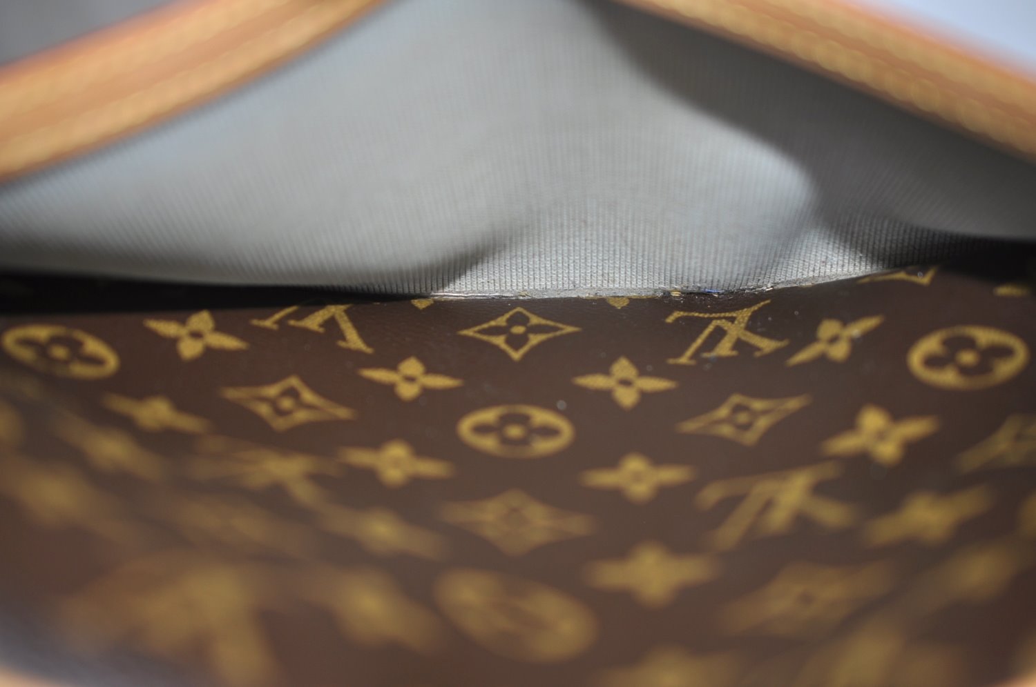 Authentic Louis Vuitton Monogram Reporter PM Shoulder Cross Bag M45254 LV K8104