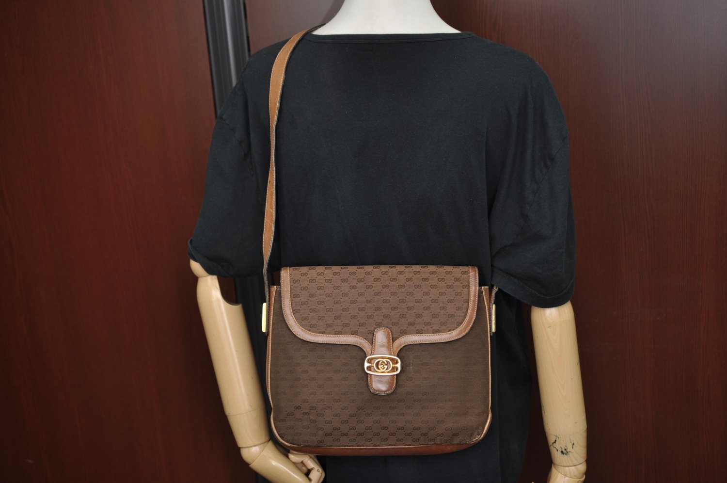 Authentic GUCCI Micro GG Canvas Leather Shoulder Cross Body Bag Brown K8155