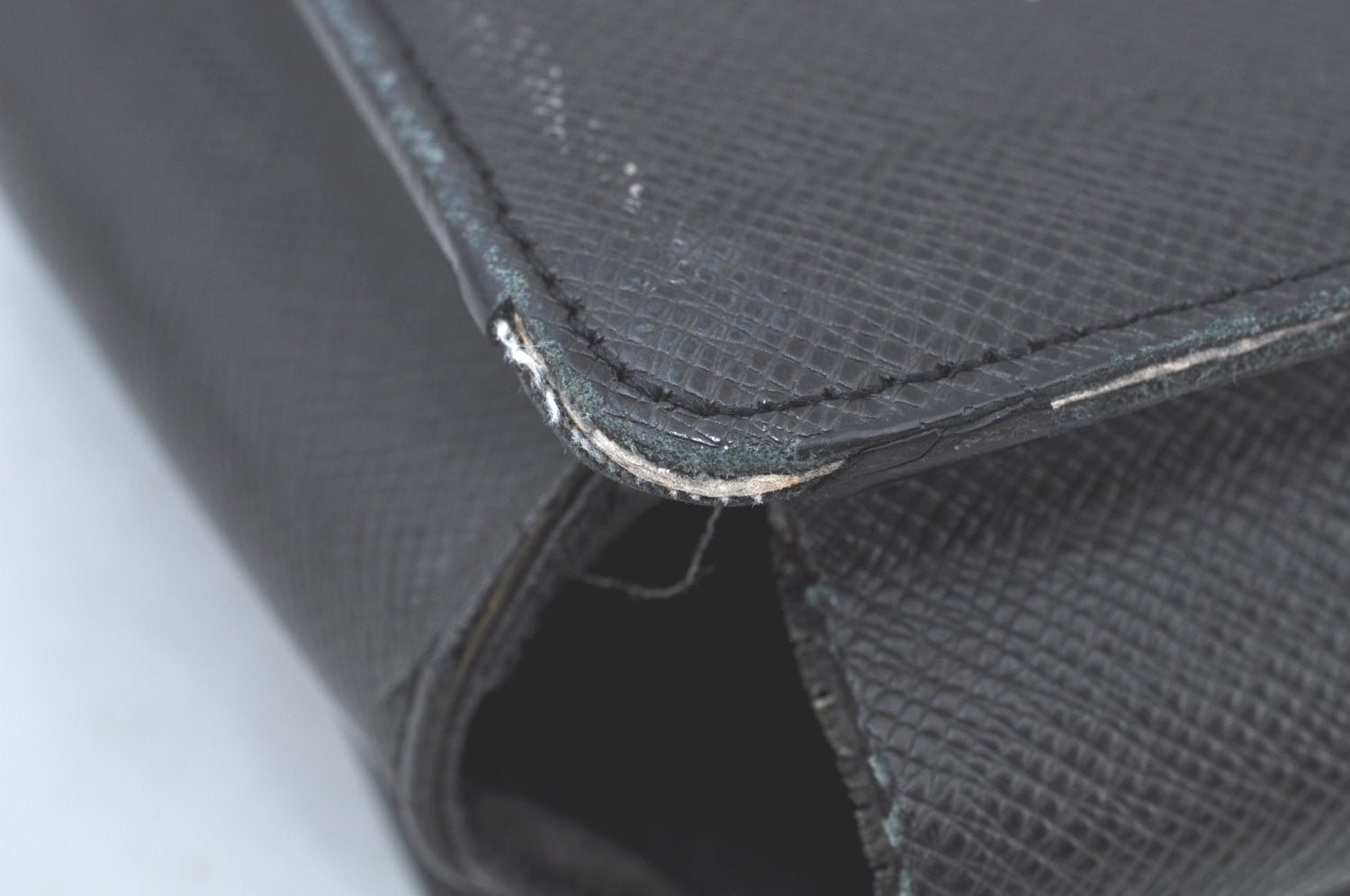 Auth Louis Vuitton Taiga Lozan 2Way Business Hand Bag Black M30052 LV Junk K8169