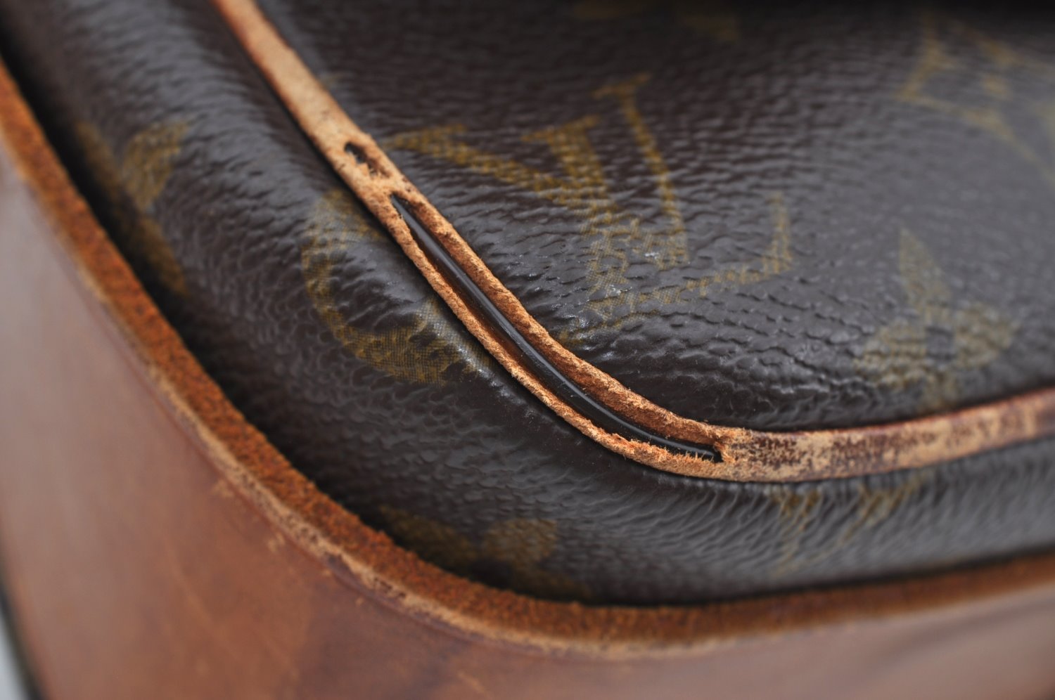 Authentic Louis Vuitton Monogram Cartouchiere GM Shoulder Bag Old Model K8175