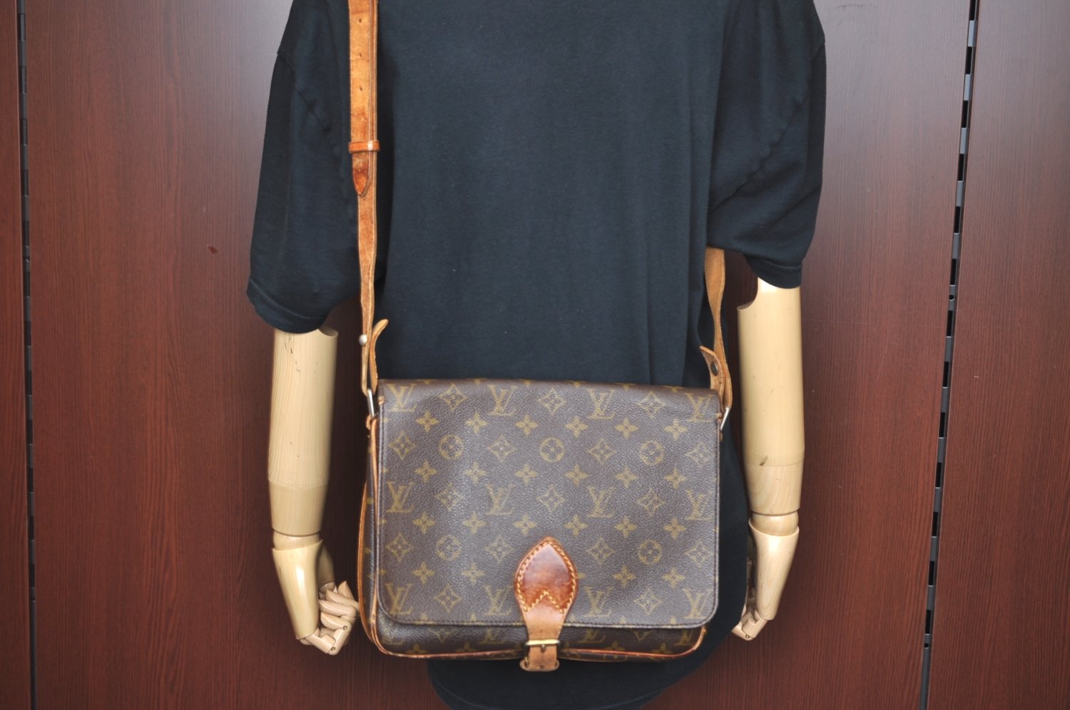 Authentic Louis Vuitton Monogram Cartouchiere GM Shoulder Bag Old Model K8175