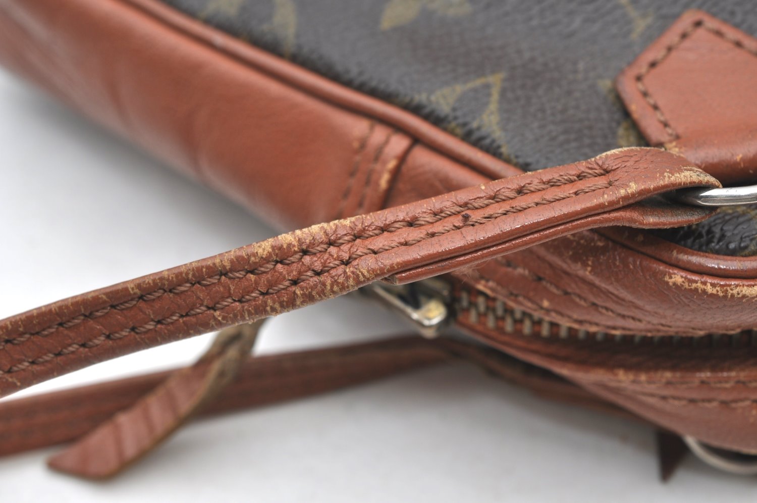 Authentic Louis Vuitton Monogram Pochette Sport Clutch Hand Bag Old Model K8200