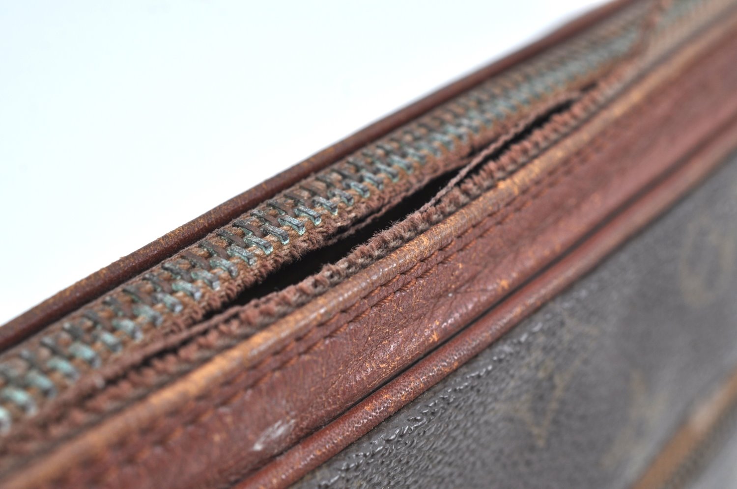 Authentic Louis Vuitton Monogram Pochette Sport Clutch Bag Old Model Junk K8201