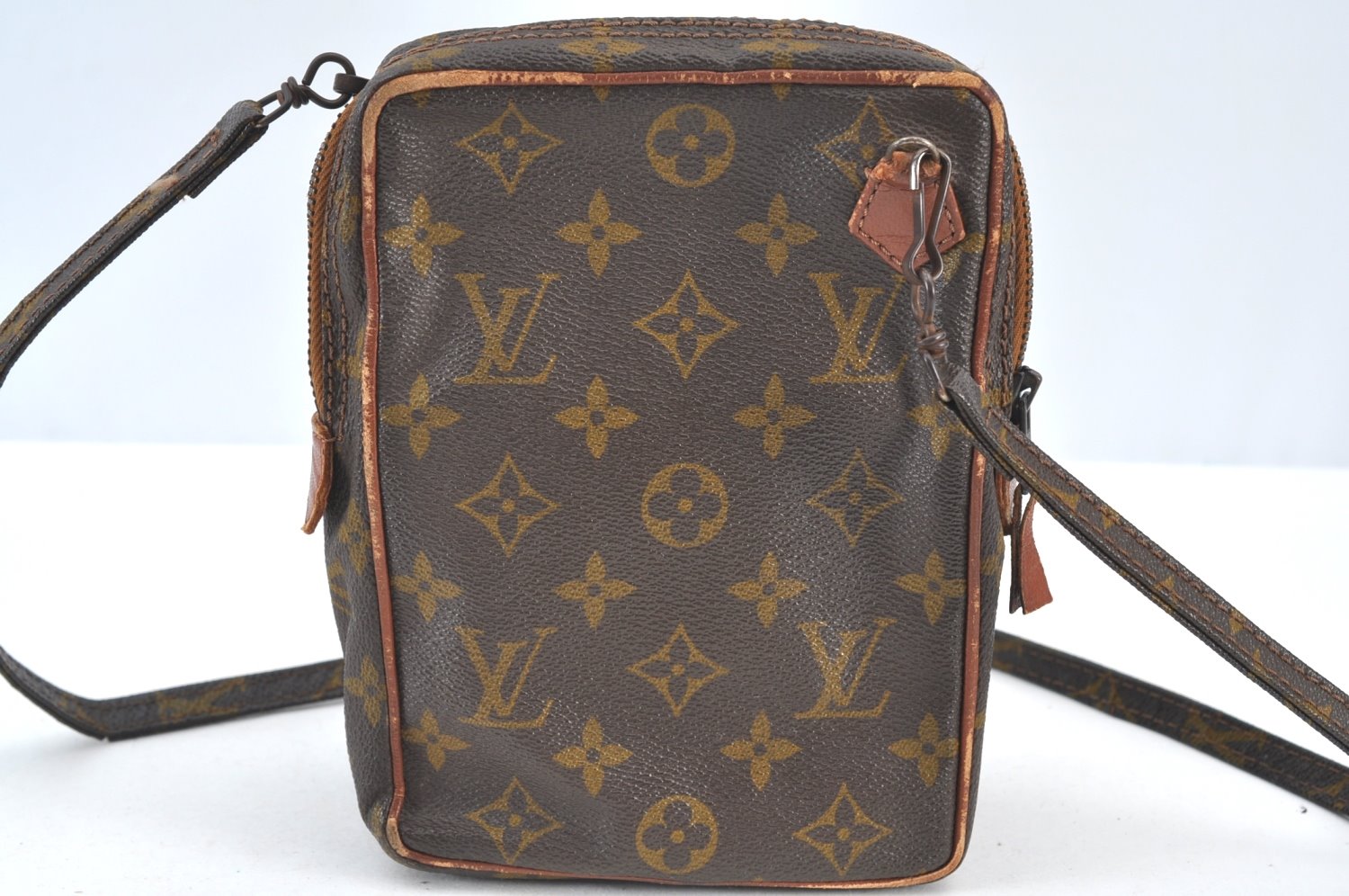 Authentic Louis Vuitton Monogram Amazone Shoulder Cross Bag Old Model Junk K8210