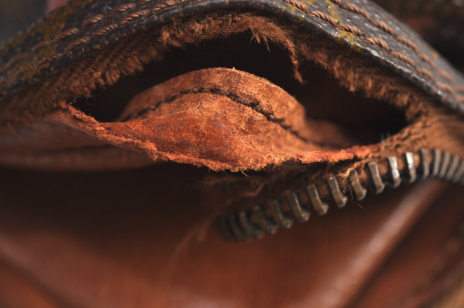 Authentic Louis Vuitton Monogram Amazone Shoulder Cross Bag Old Model Junk K8210