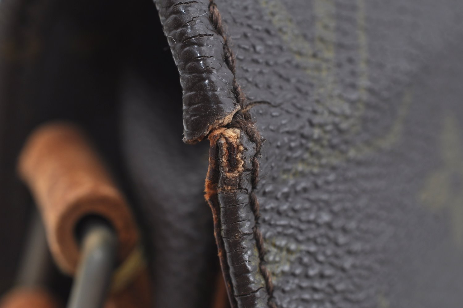 Authentic Louis Vuitton Monogram Cartouchiere GM Shoulder Bag Old Model LV K8217