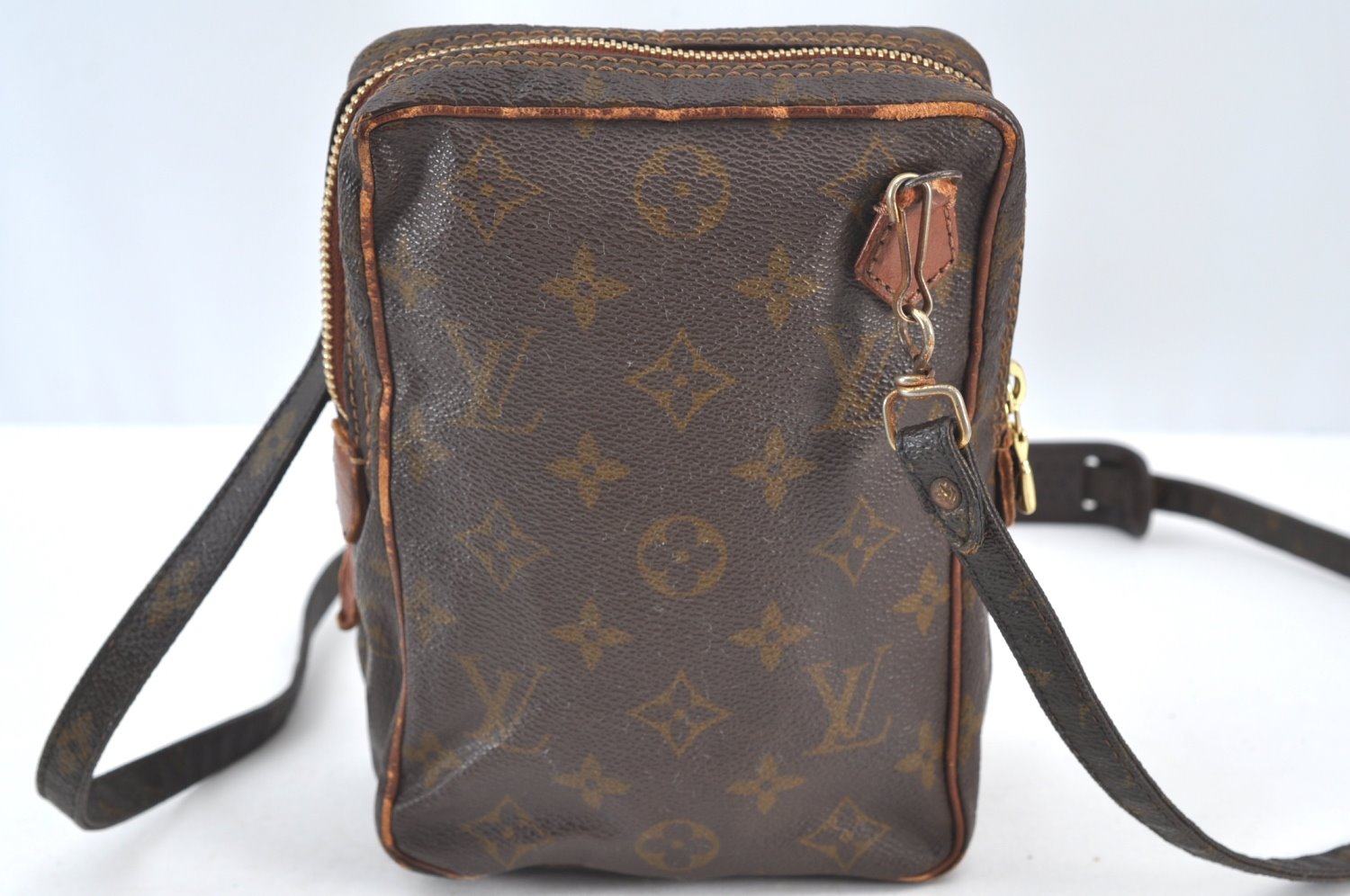 Authentic Louis Vuitton Monogram Amazone Shoulder Cross Body Bag Old Model K8235