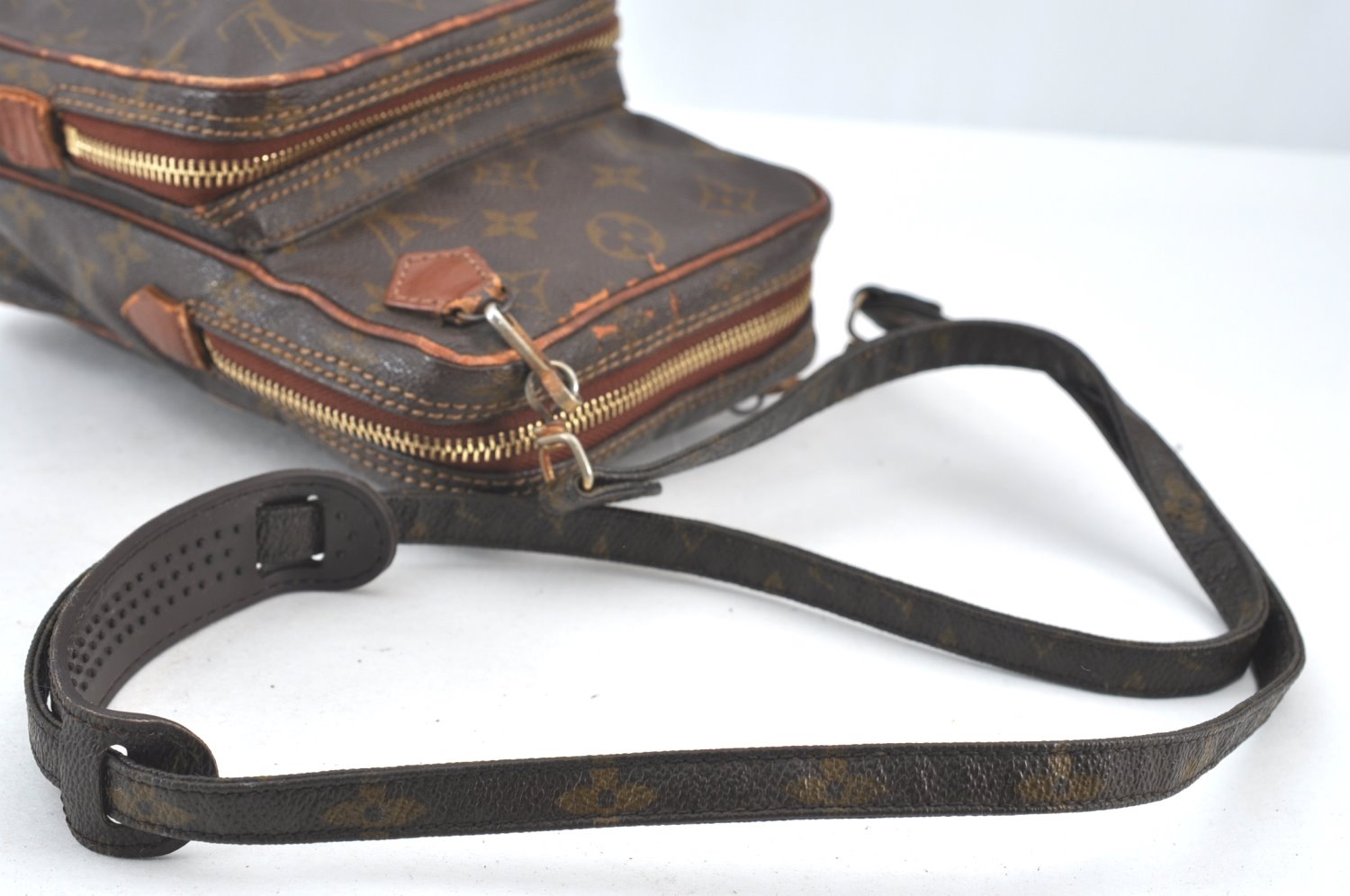 Authentic Louis Vuitton Monogram Amazone Shoulder Cross Body Bag Old Model K8235
