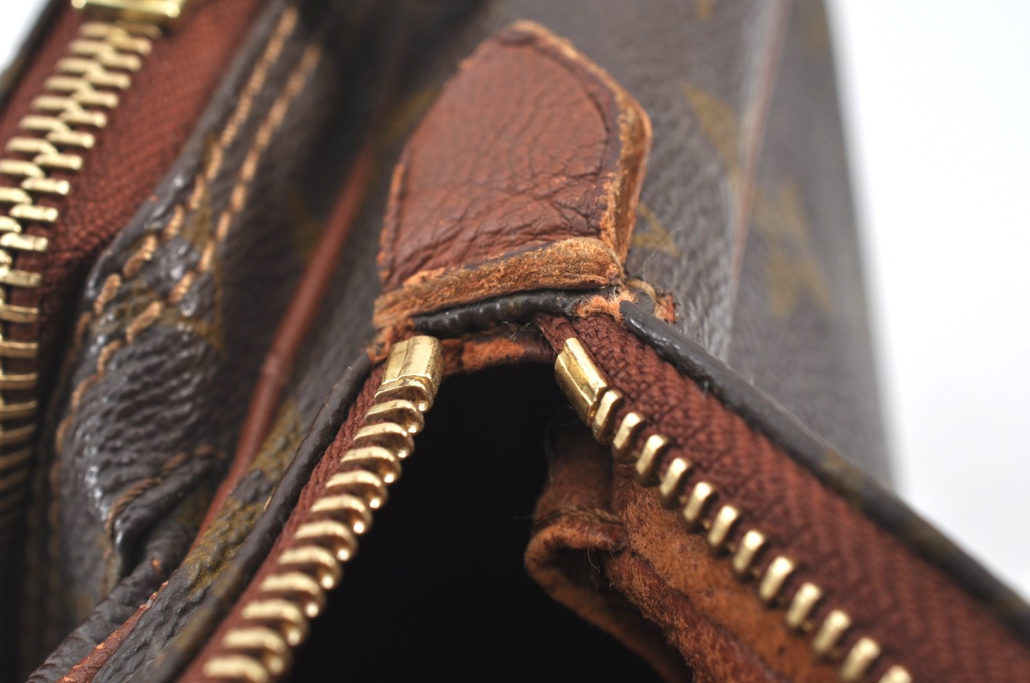 Authentic Louis Vuitton Monogram Amazone Shoulder Cross Body Bag Old Model K8235