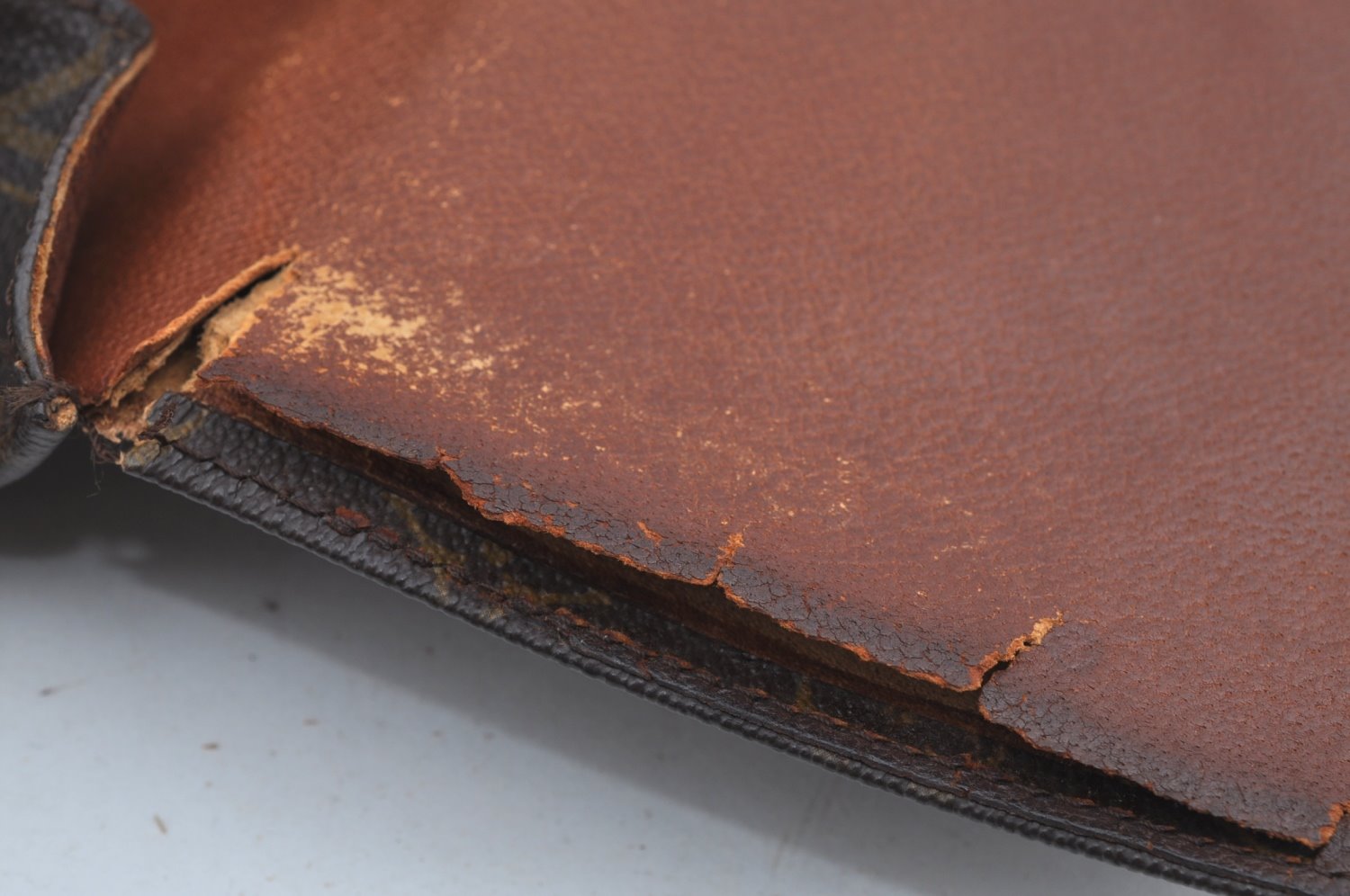 Authentic Louis Vuitton Monogram Cartouchiere MM Shoulder Bag Old Model K8237