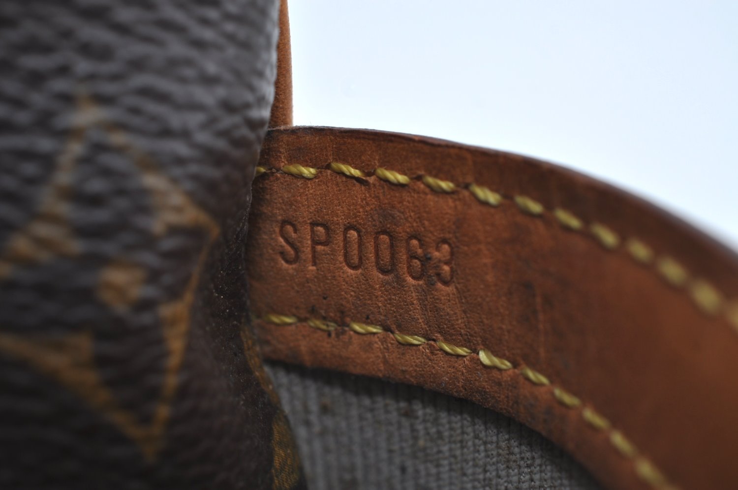 Authentic Louis Vuitton Monogram Reporter PM Shoulder Bag M45254 LV Junk K8238