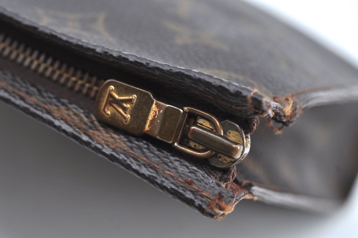 Auth Louis Vuitton Monogram Poche Toilette 26 Cosmetics Pouch Old Model LV K8299