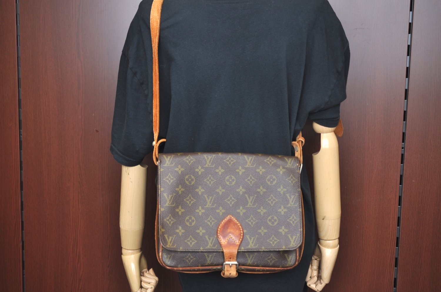Authentic Louis Vuitton Monogram Cartouchiere GM Shoulder Bag Old Model K8328