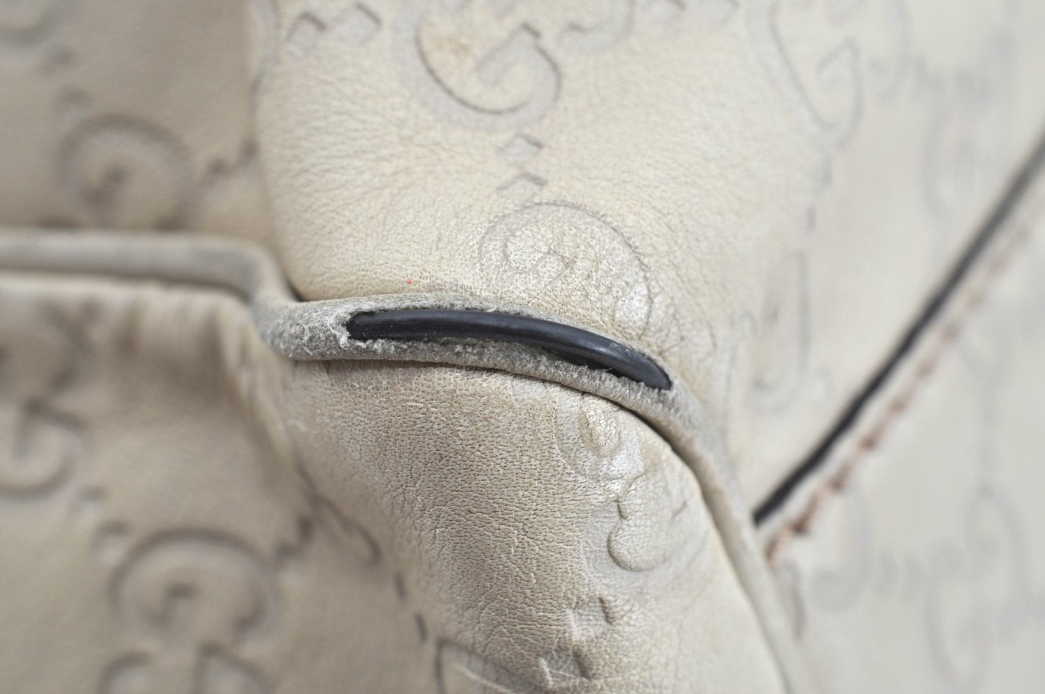 Authentic GUCCI Guccissima Sukey Shoulder Tote Bag GG Leather 211944 White K8361