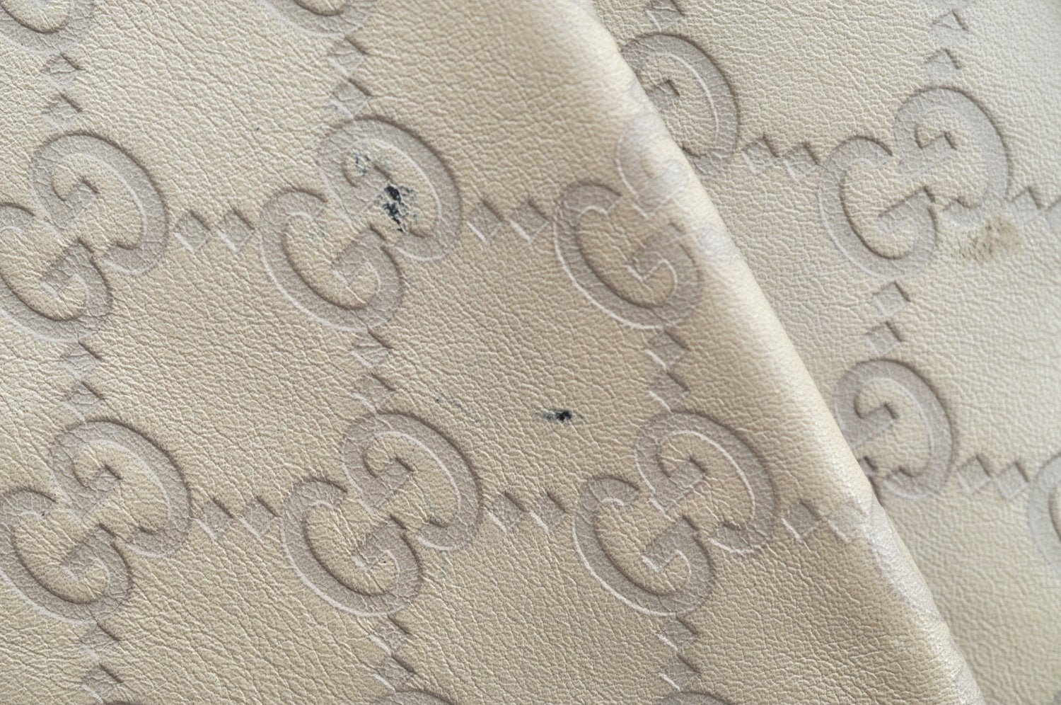 Authentic GUCCI Guccissima Sukey Shoulder Tote Bag GG Leather 211944 White K8361