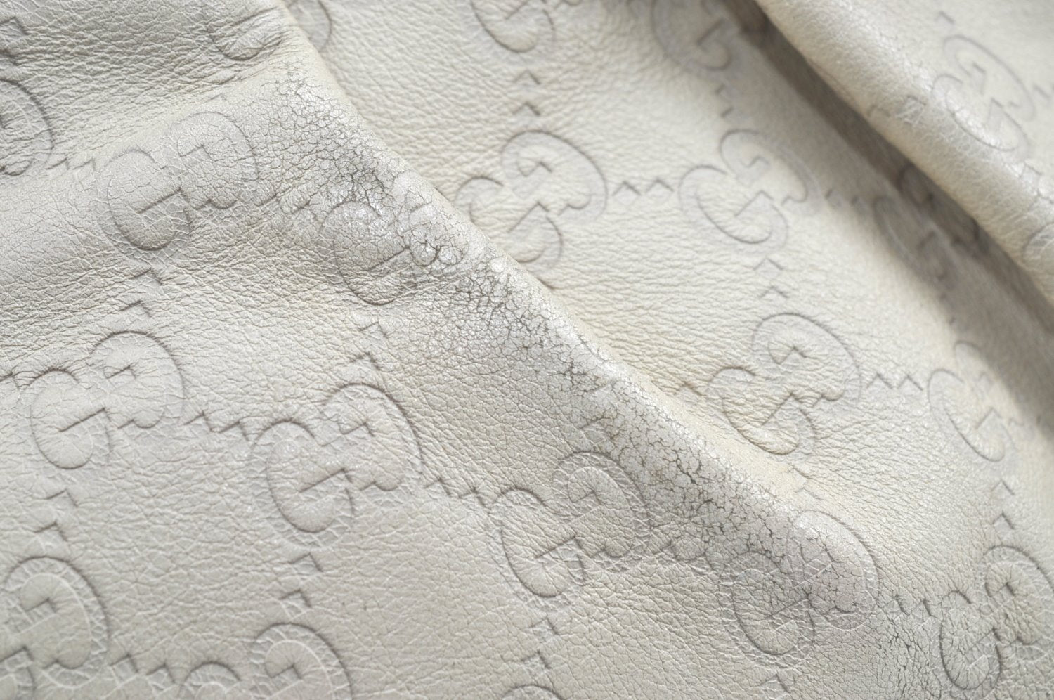 Authentic GUCCI Guccissima Sukey Shoulder Tote Bag GG Leather 211944 White K8361