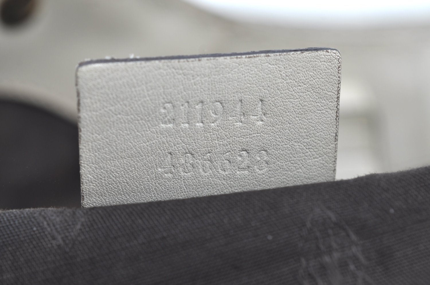 Authentic GUCCI Guccissima Sukey Shoulder Tote Bag GG Leather 211944 White K8361