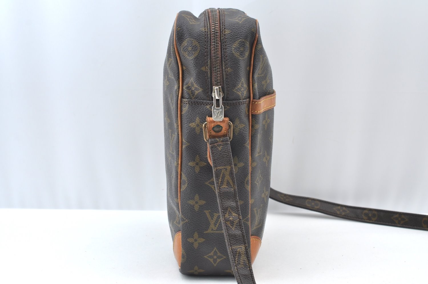 Authentic Louis Vuitton Monogram Danube MM Shoulder Cross Bag M45264 LV K8362