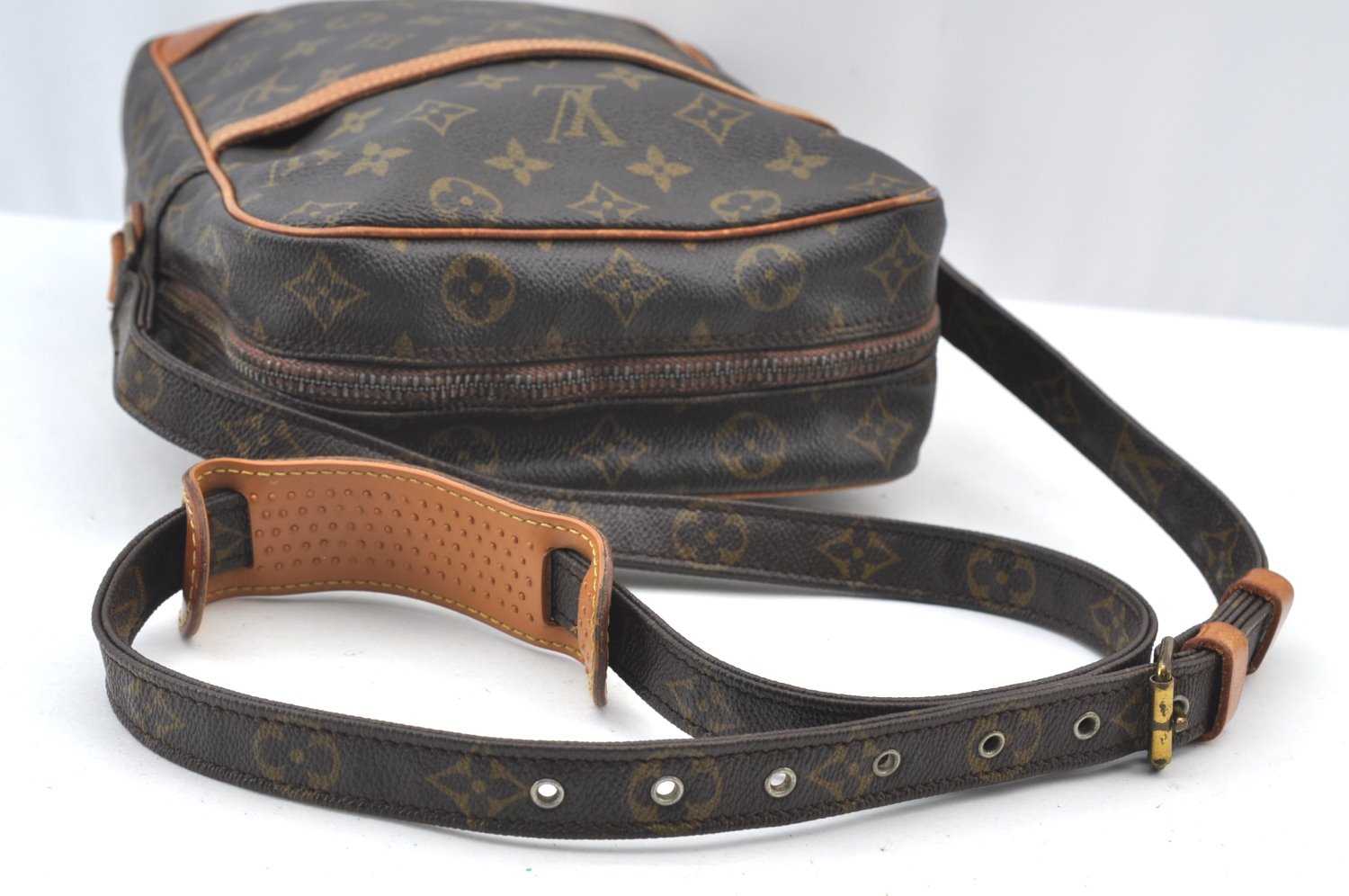 Authentic Louis Vuitton Monogram Danube MM Shoulder Cross Bag M45264 LV K8362